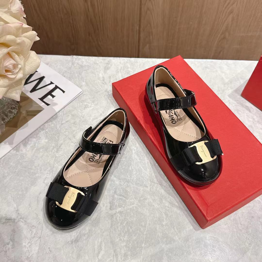 Children's shoes child